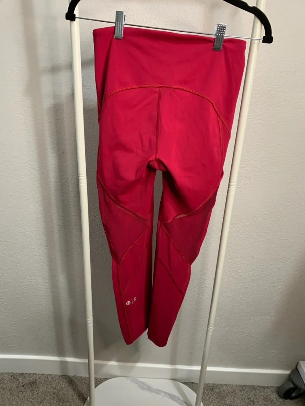 lululemon‎ athletica Bright Pink Leggings - Picture 4 of 12